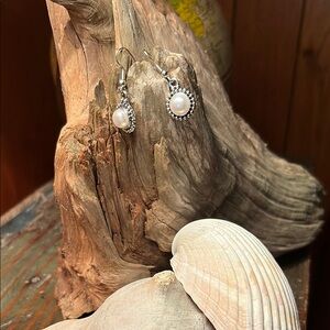 ☀️NWT Elegant Silver tone Pearl Drop Earrings☀️ 3/$12
